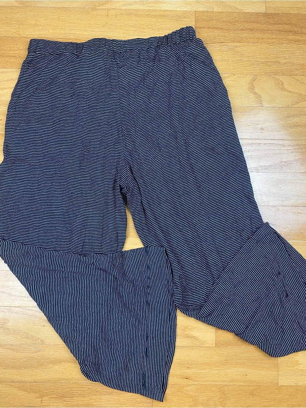 Alembika Linea Crinkle Pants, Black Striped, Size 4 (US 12-14) - Picture 11 of 11